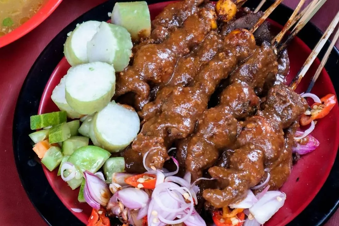 Sate Ayam Madura Pagi: Rasa yang Menggugah Jiwa di Jantung Cilacap